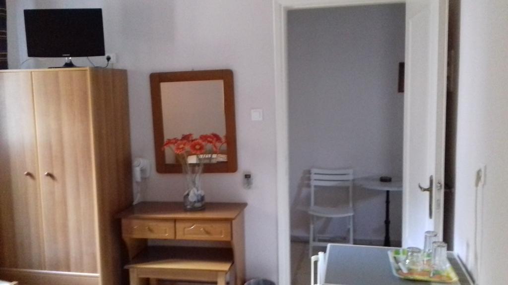 Kabanis Rooms Ermoupoli Eksteriør billede