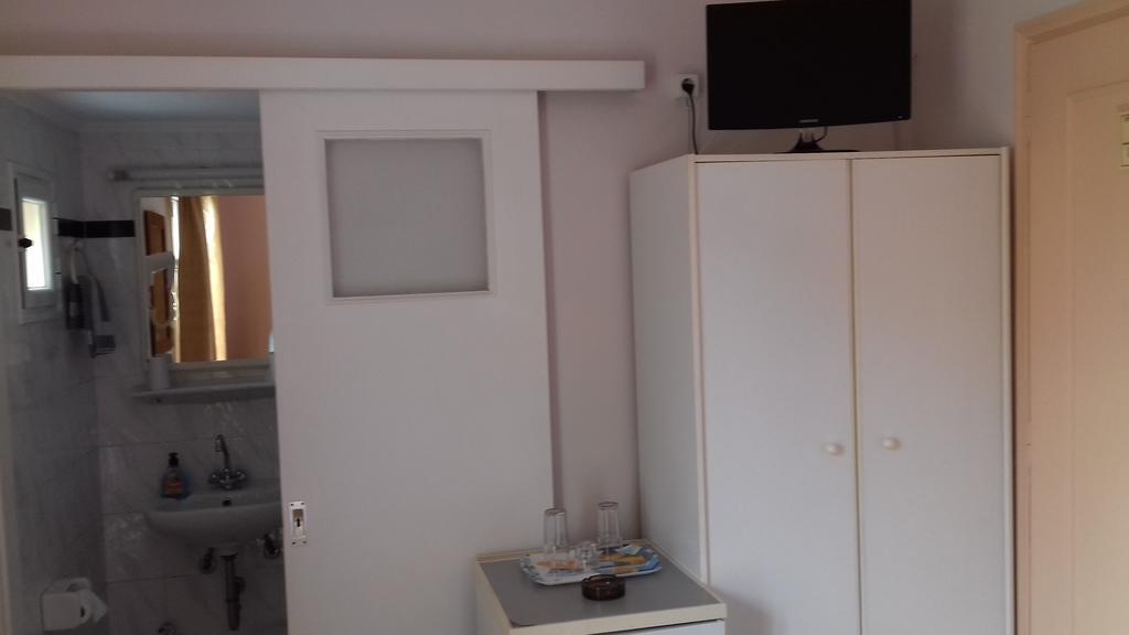 Kabanis Rooms Ermoupoli Eksteriør billede