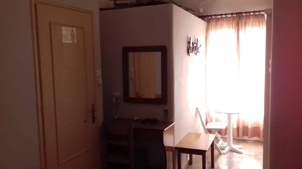 Kabanis Rooms Ermoupoli Eksteriør billede